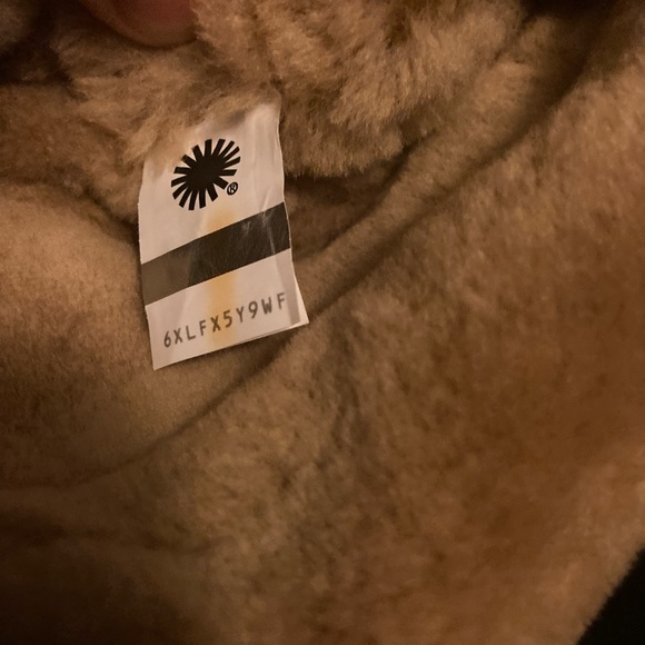 Uggs - Picture 11 of 14